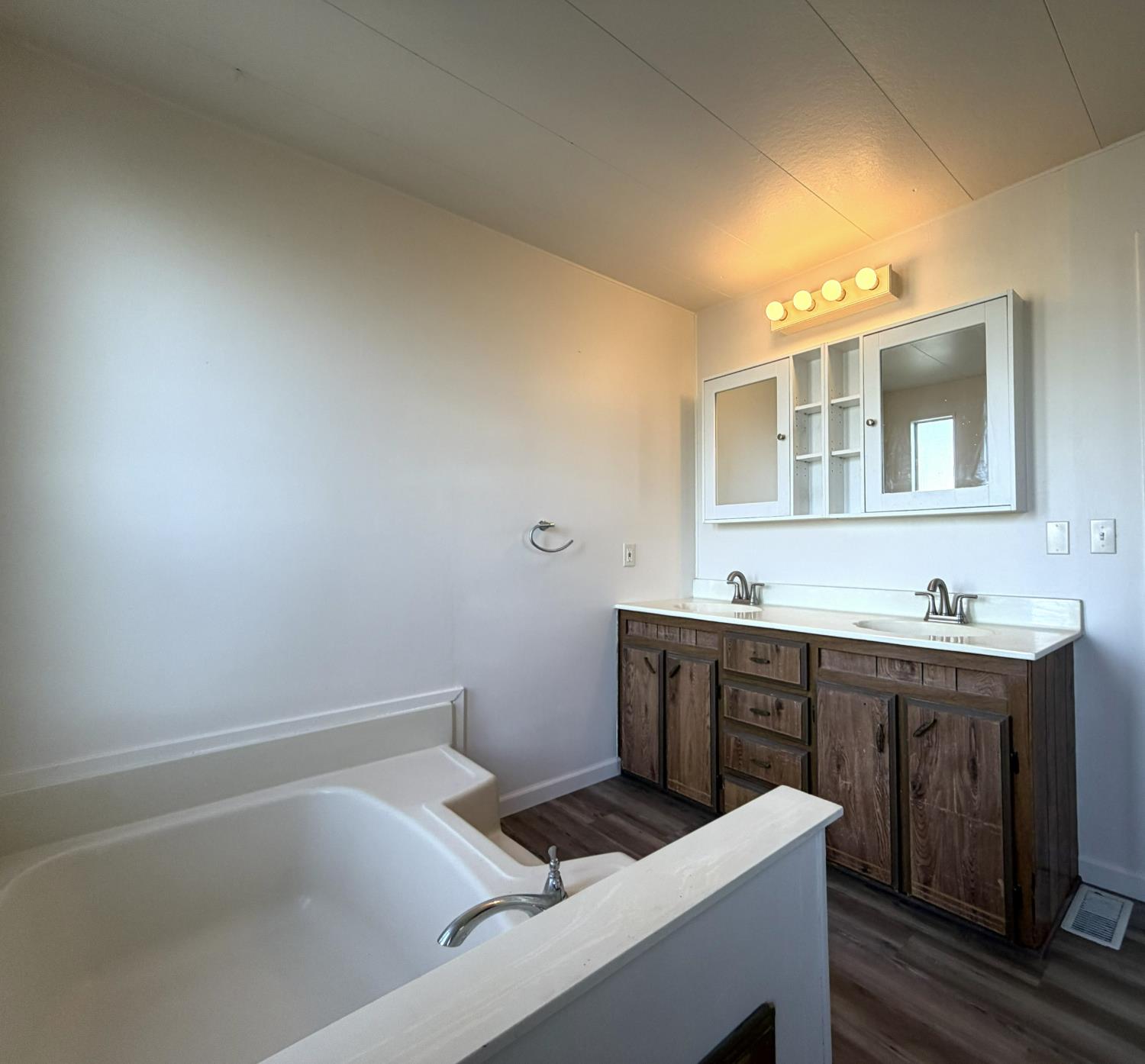 24160 W Frontier St, Los Banos, CA 93635