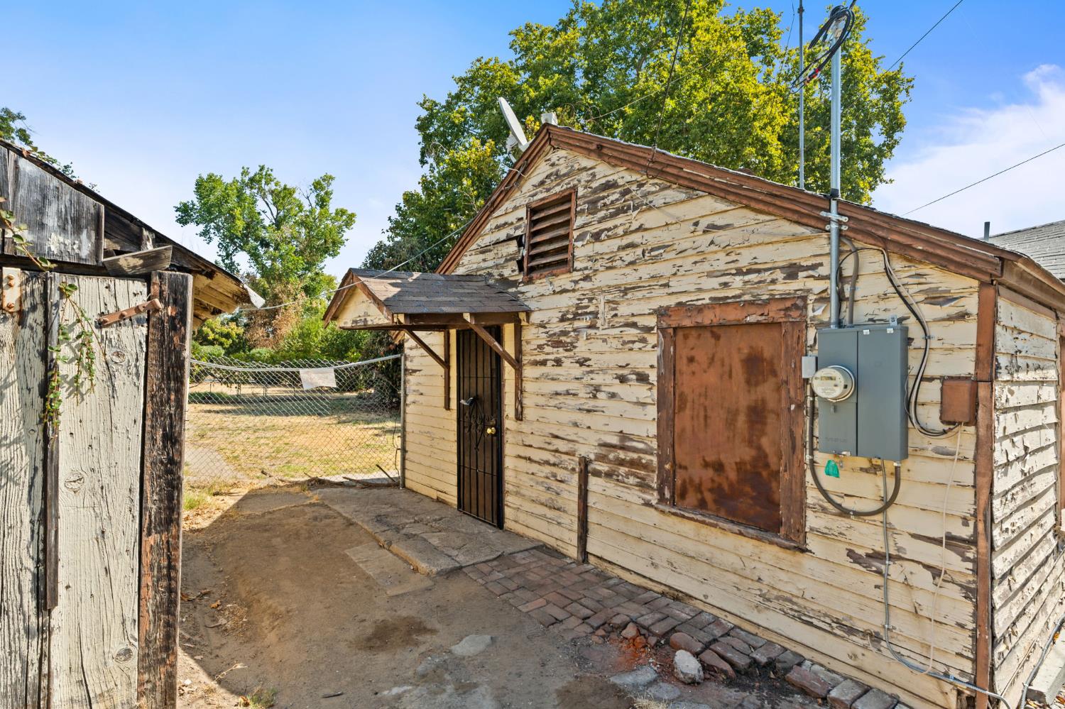 242 W 28th St, Merced, CA 95340