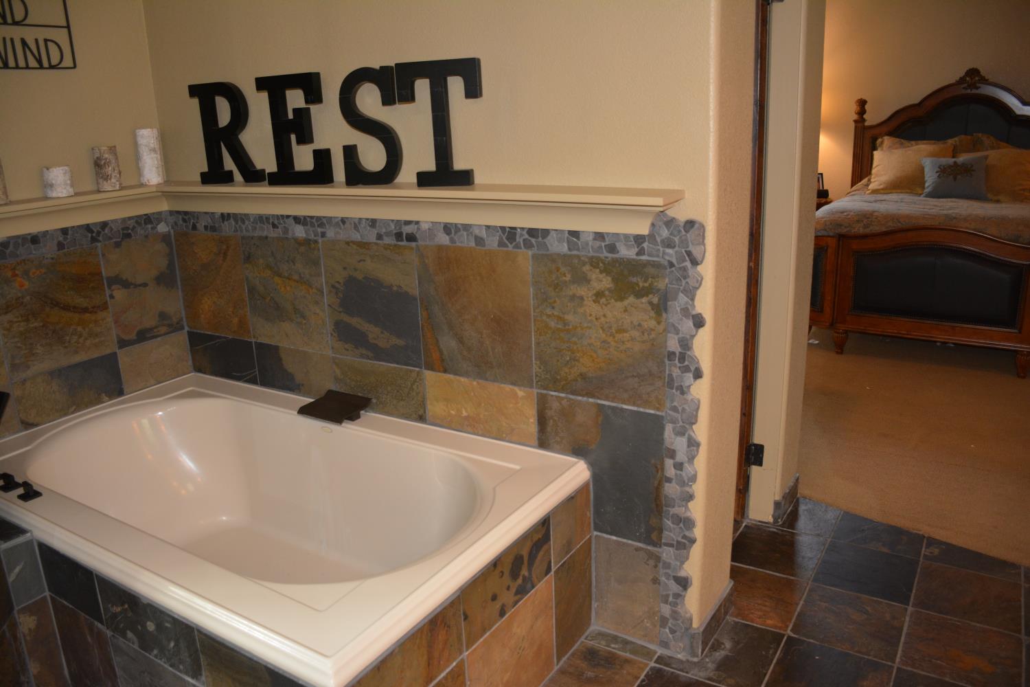 417 The Bluff, Modesto, CA 95355