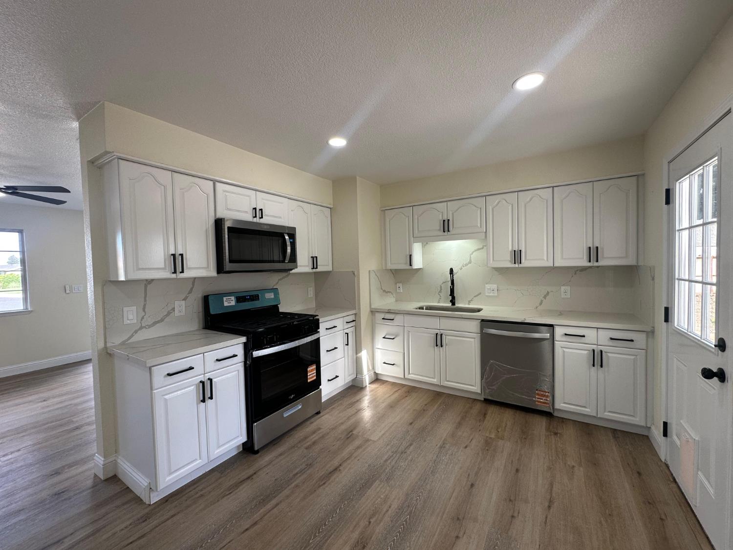 13000 Lorenzo Ct, Hickman, CA 95323