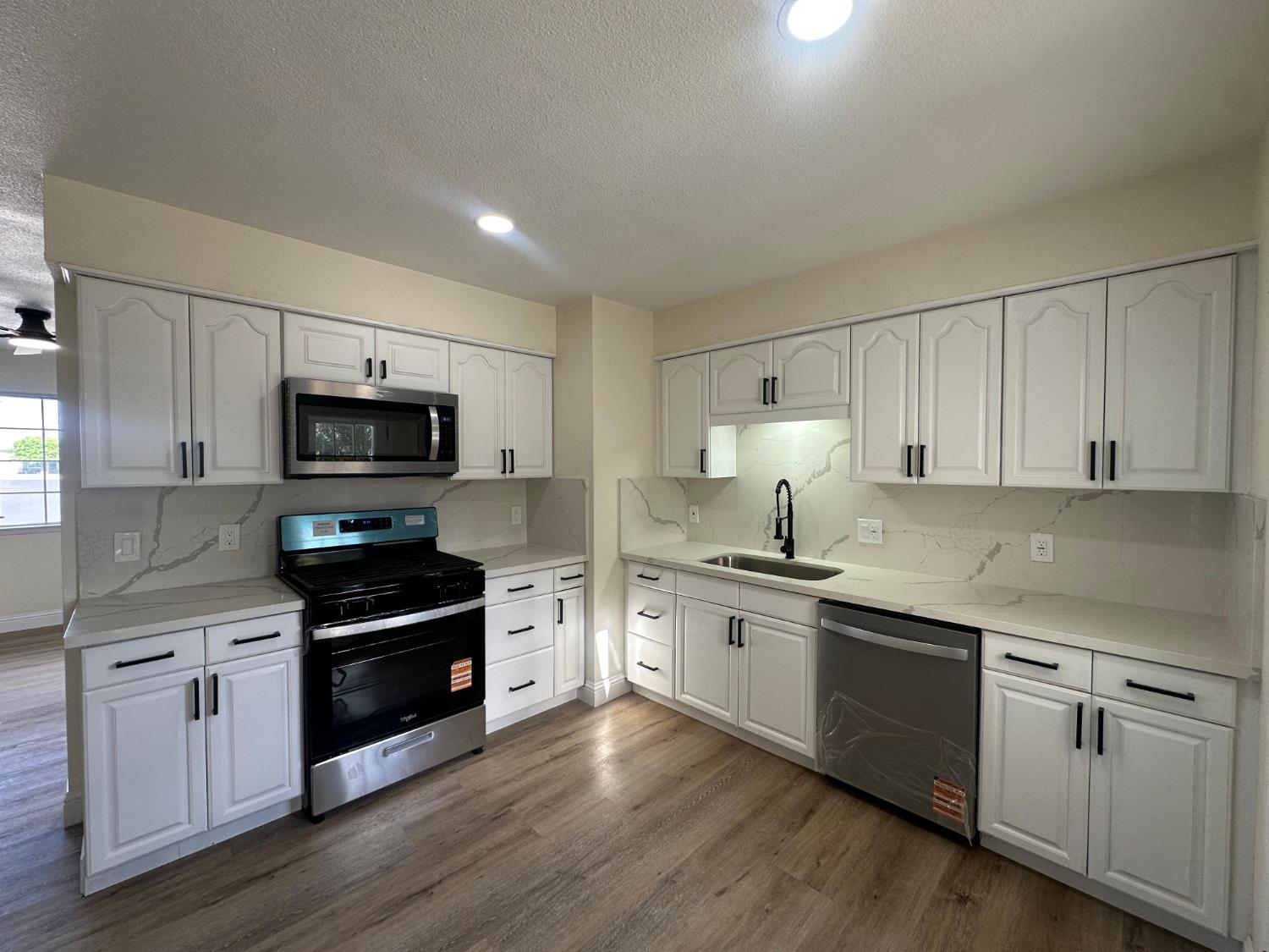 13000 Lorenzo Ct, Hickman, CA 95323