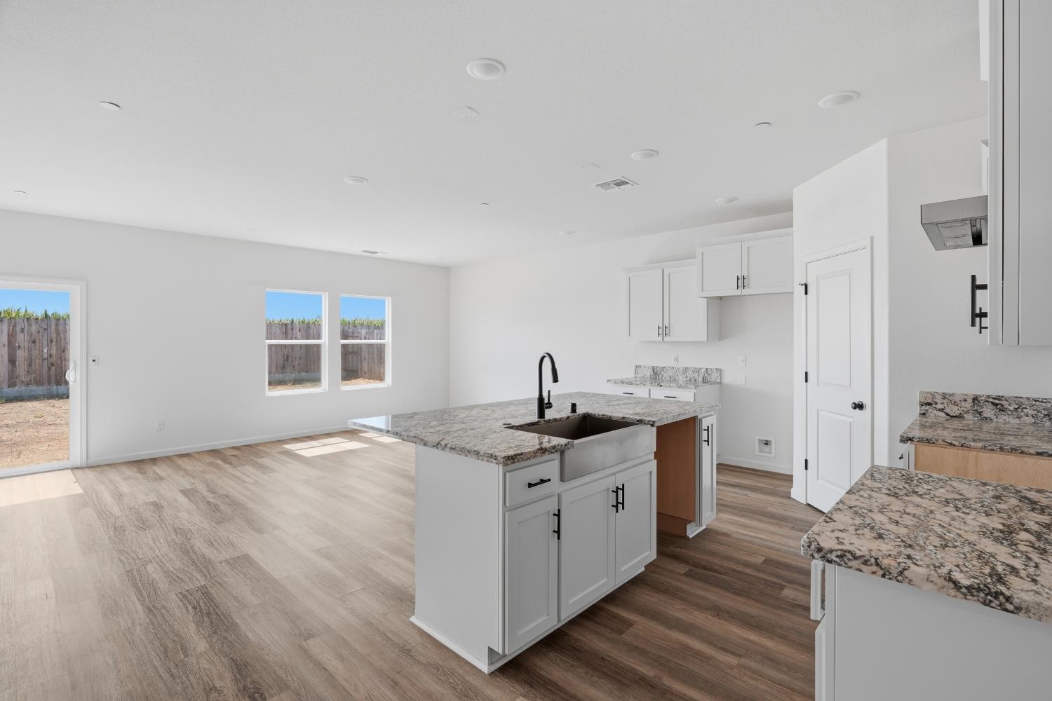 922 Northwich Ln, Patterson, CA 95363