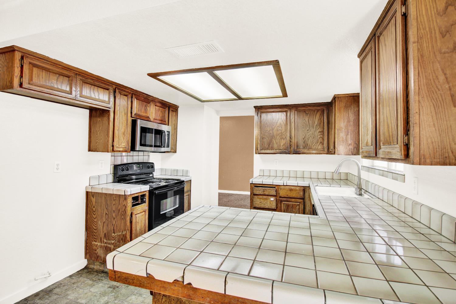 2828 Villarreal Way, Modesto, CA 95354