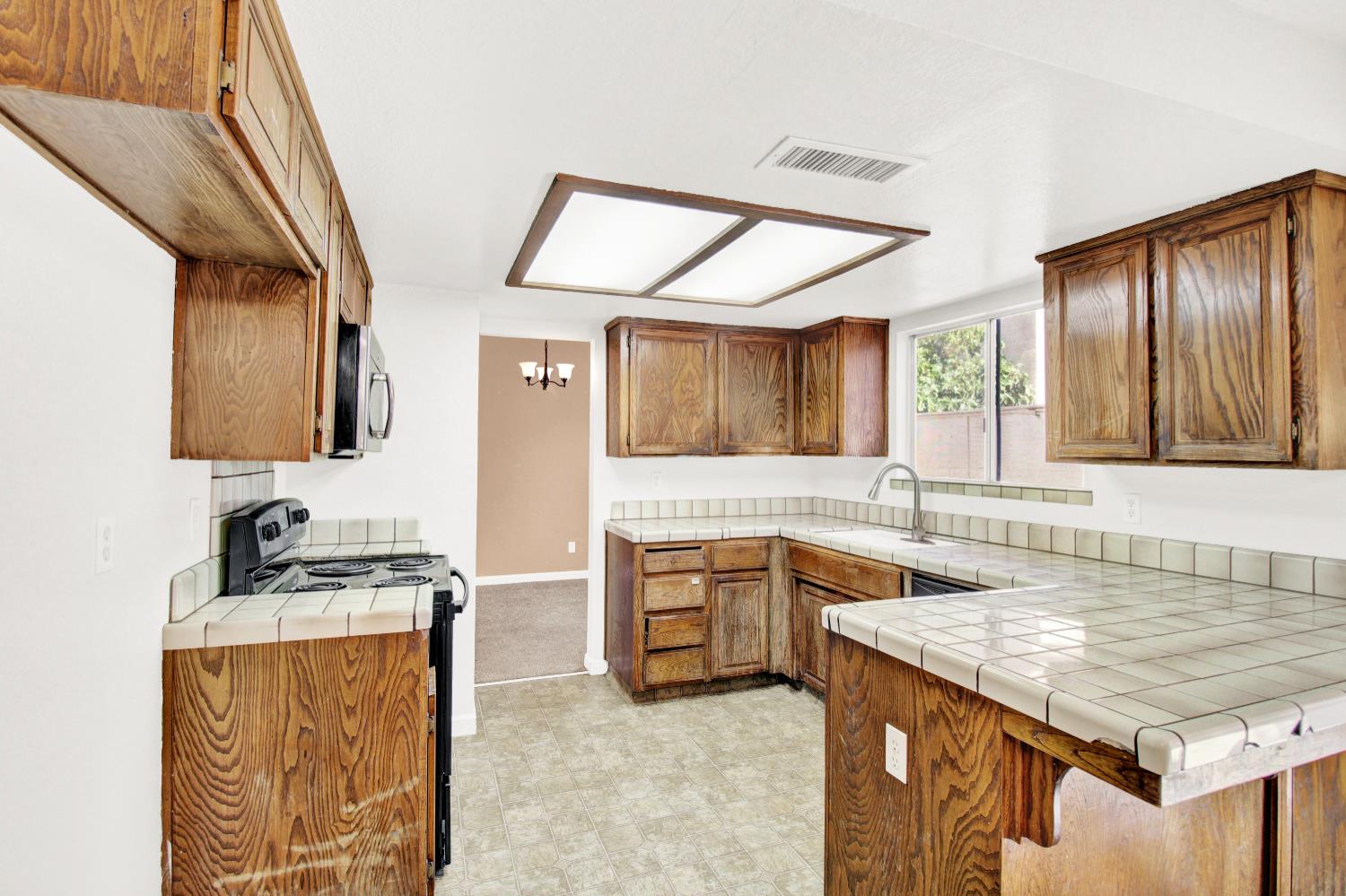 2828 Villarreal Way, Modesto, CA 95354
