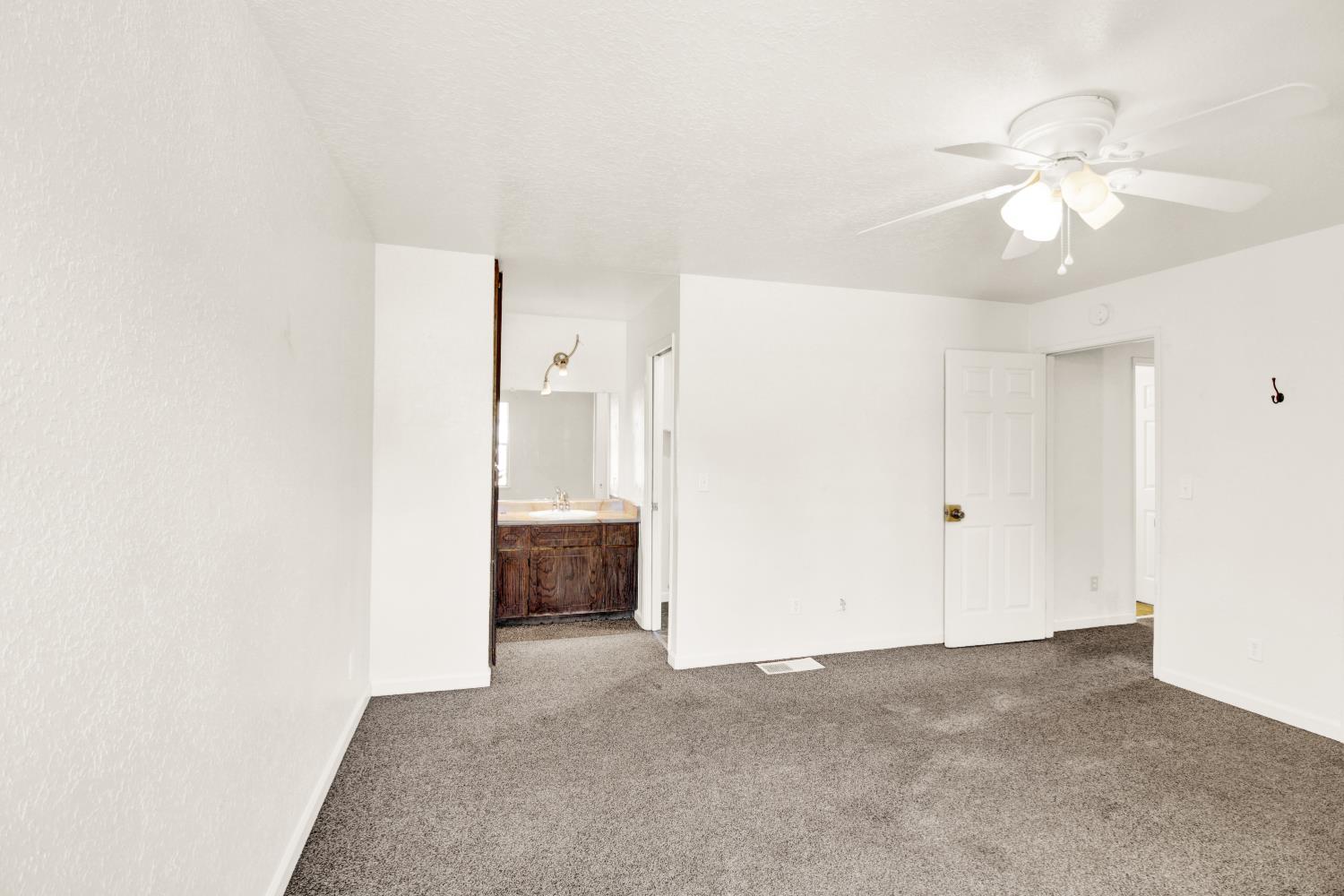 2828 Villarreal Way, Modesto, CA 95354