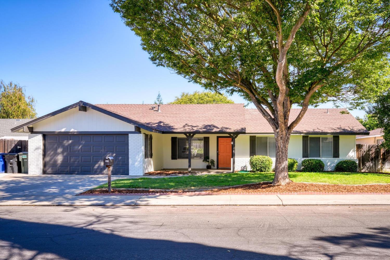 2801 Sapphire Dr, Modesto, CA 95355