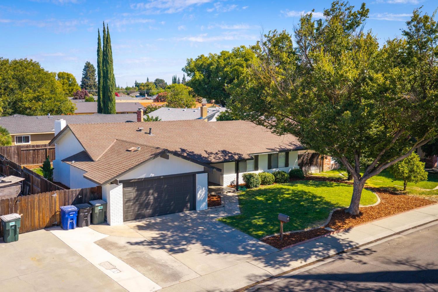 2801 Sapphire Dr, Modesto, CA 95355