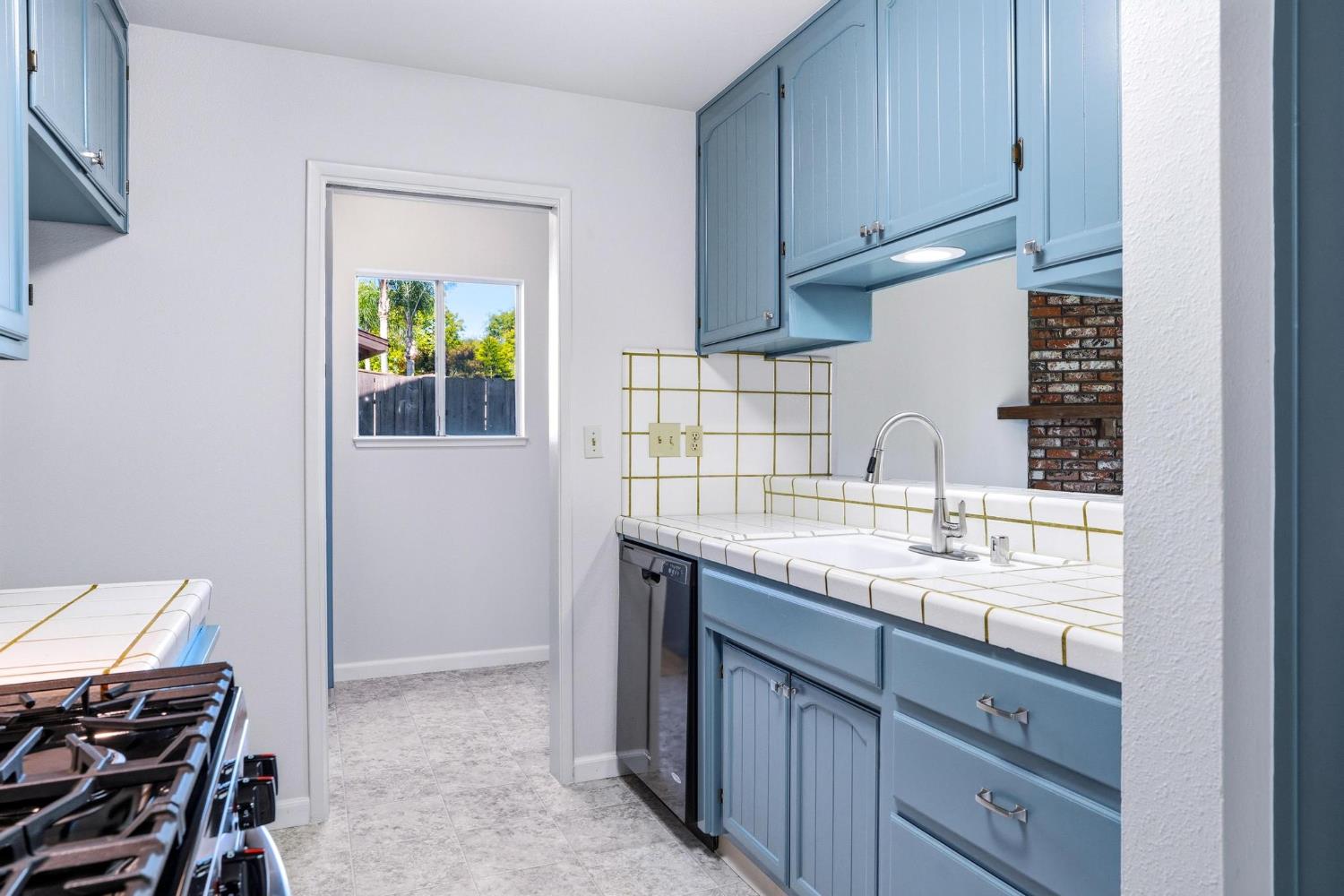 2801 Sapphire Dr, Modesto, CA 95355
