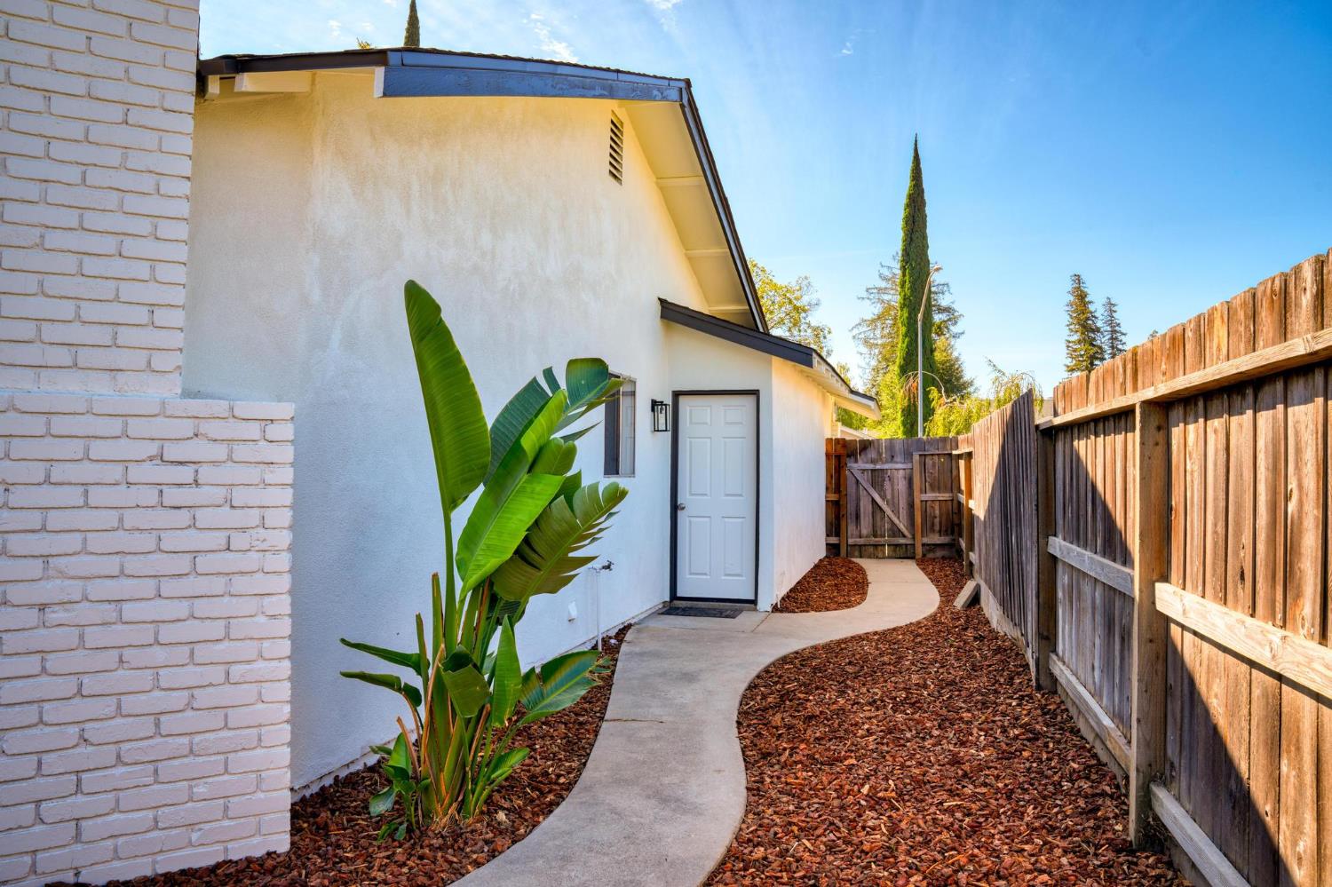 2801 Sapphire Dr, Modesto, CA 95355