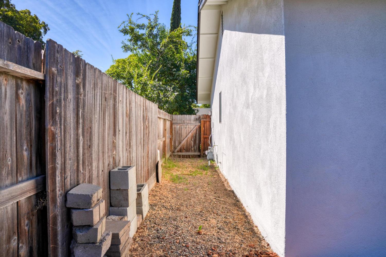 2801 Sapphire Dr, Modesto, CA 95355