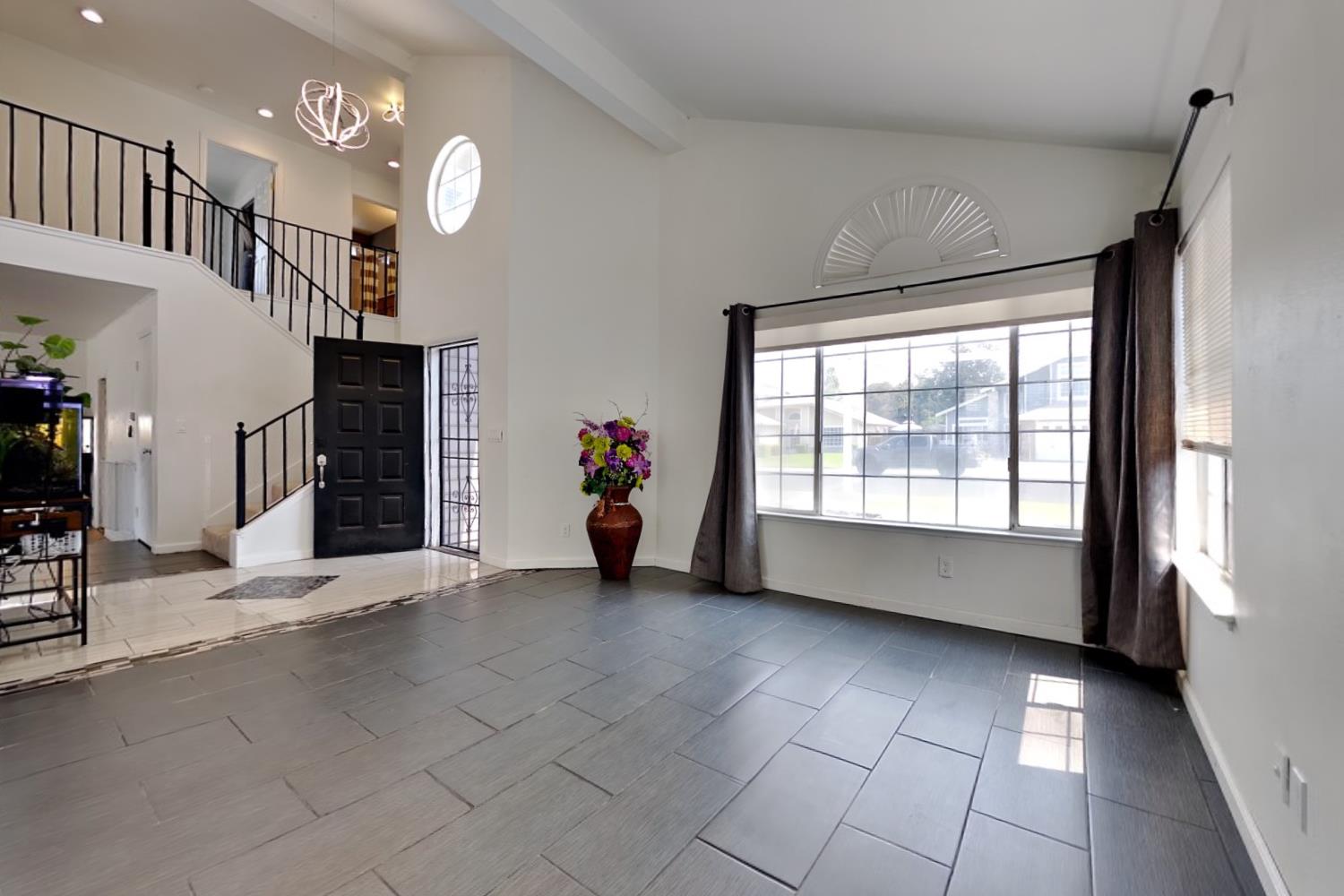 1219 Mohr Cir, Manteca, CA 95337