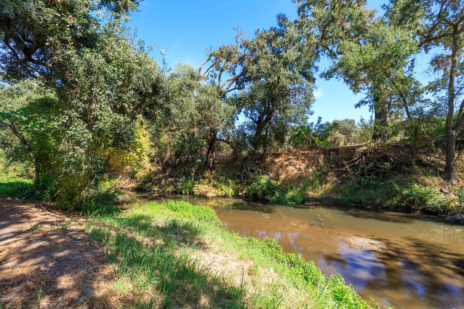 1316 Trails Way, Modesto, CA 95357