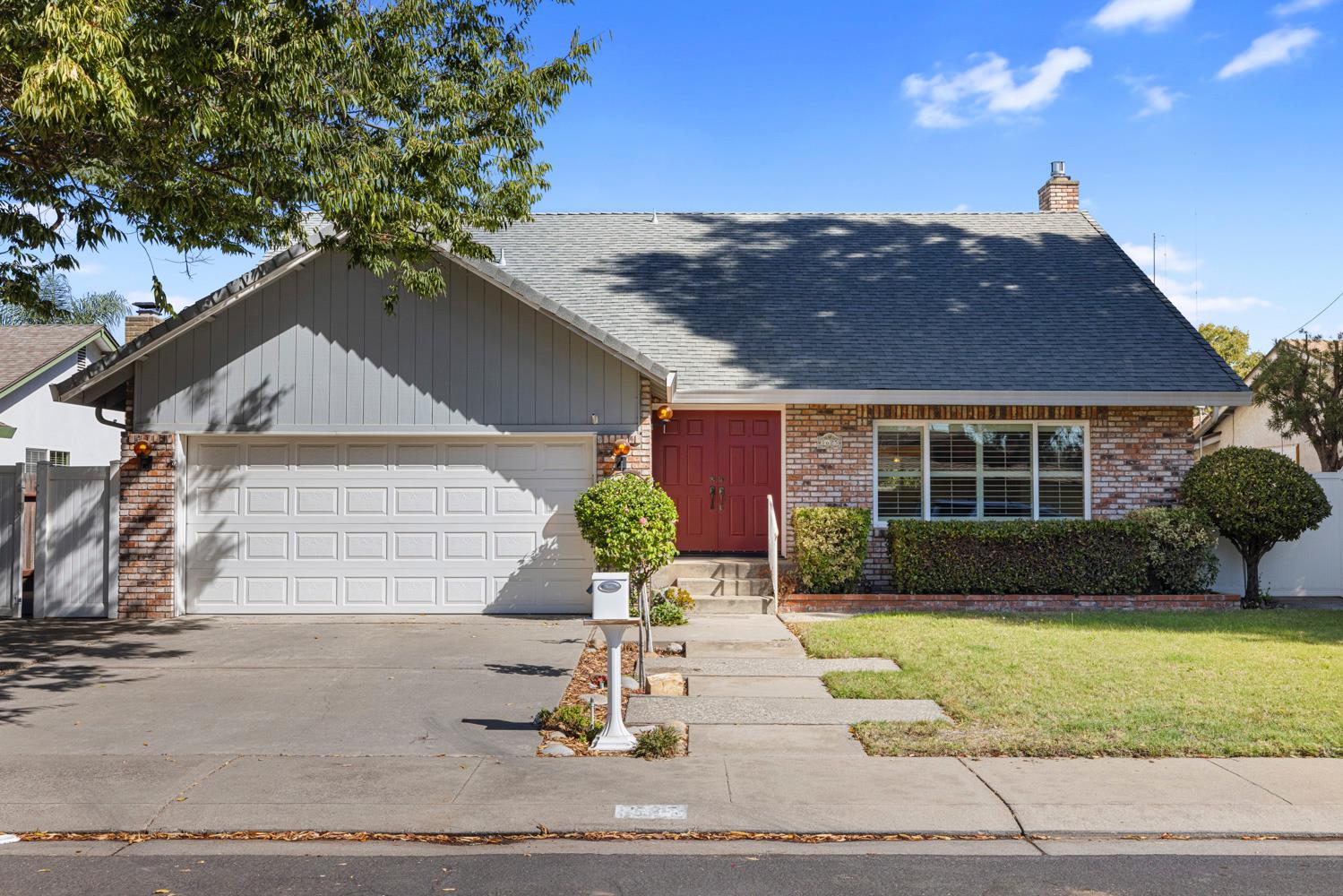 1625 Fernandes St, Modesto, CA 95355