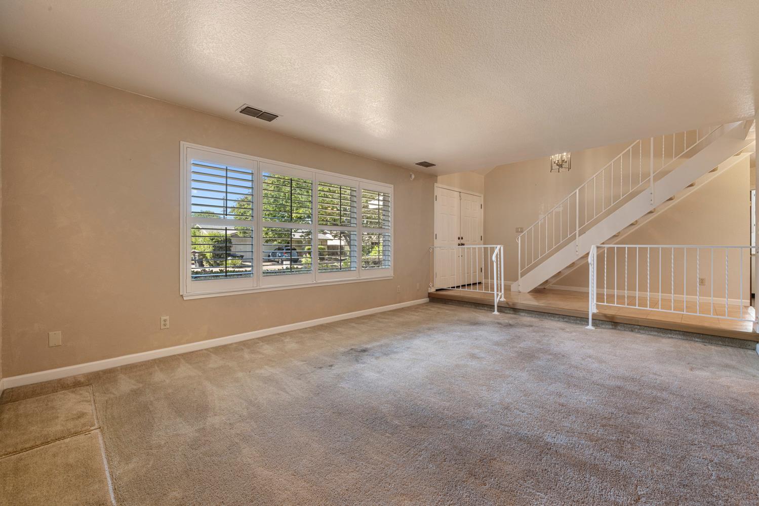 1625 Fernandes St, Modesto, CA 95355
