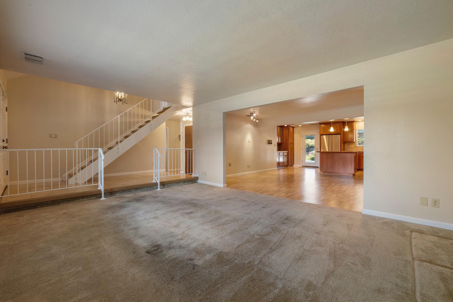 1625 Fernandes St, Modesto, CA 95355