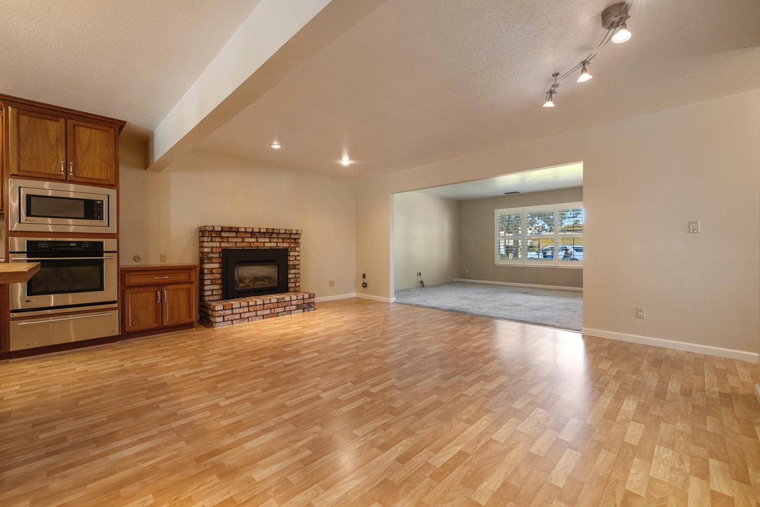1625 Fernandes St, Modesto, CA 95355