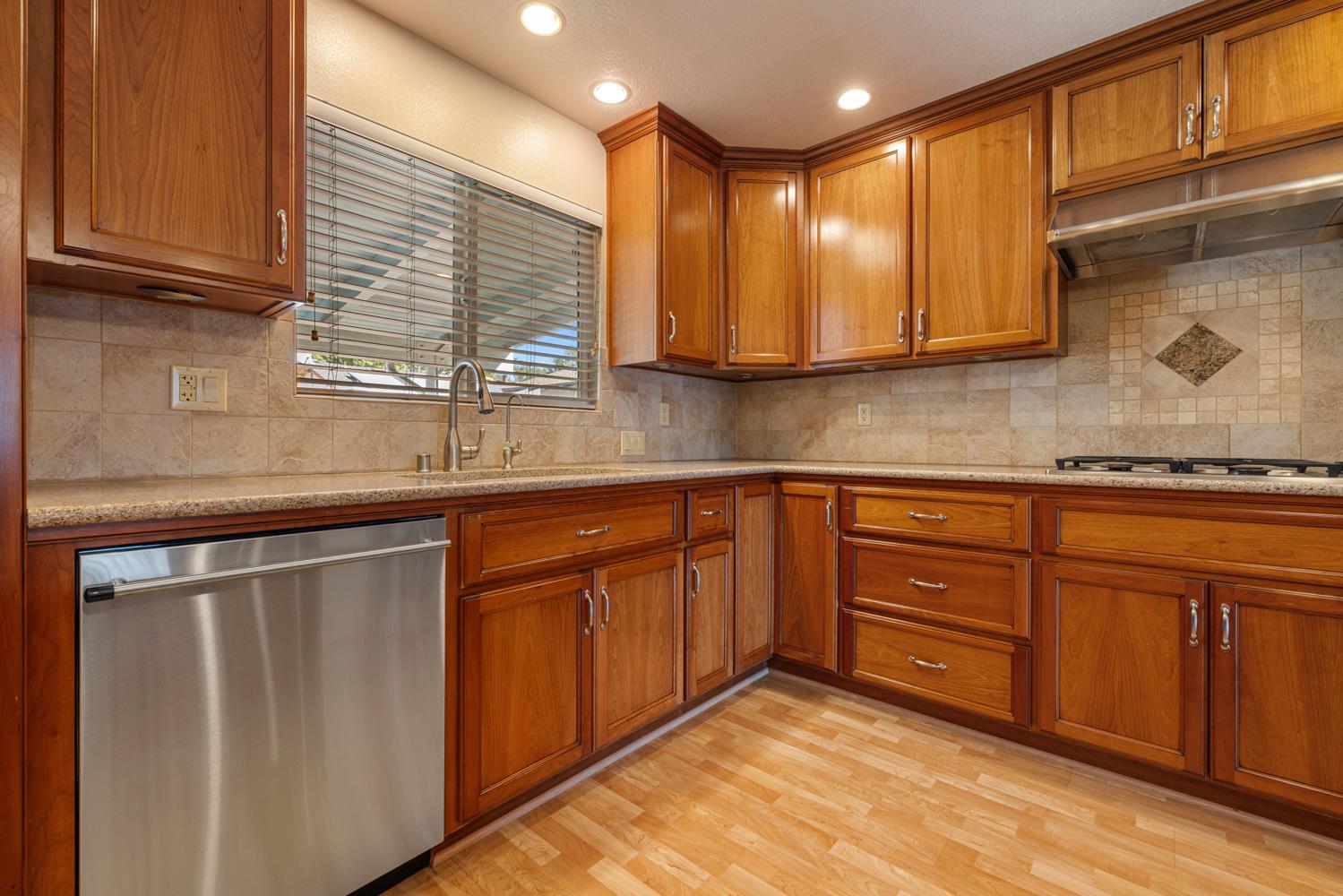 1625 Fernandes St, Modesto, CA 95355