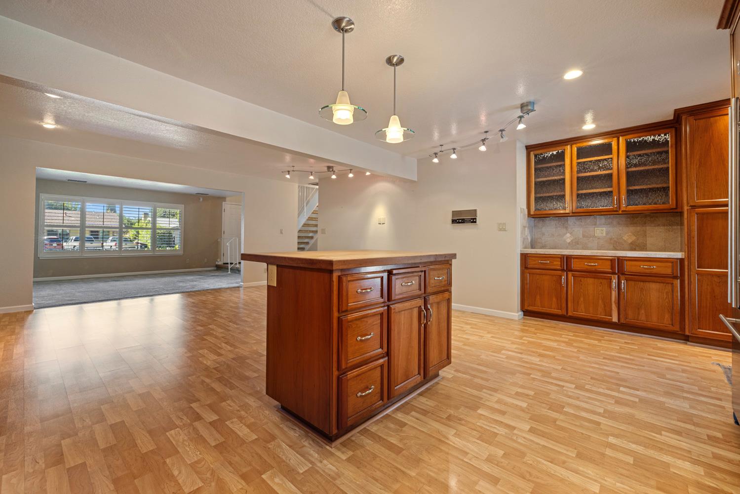 1625 Fernandes St, Modesto, CA 95355