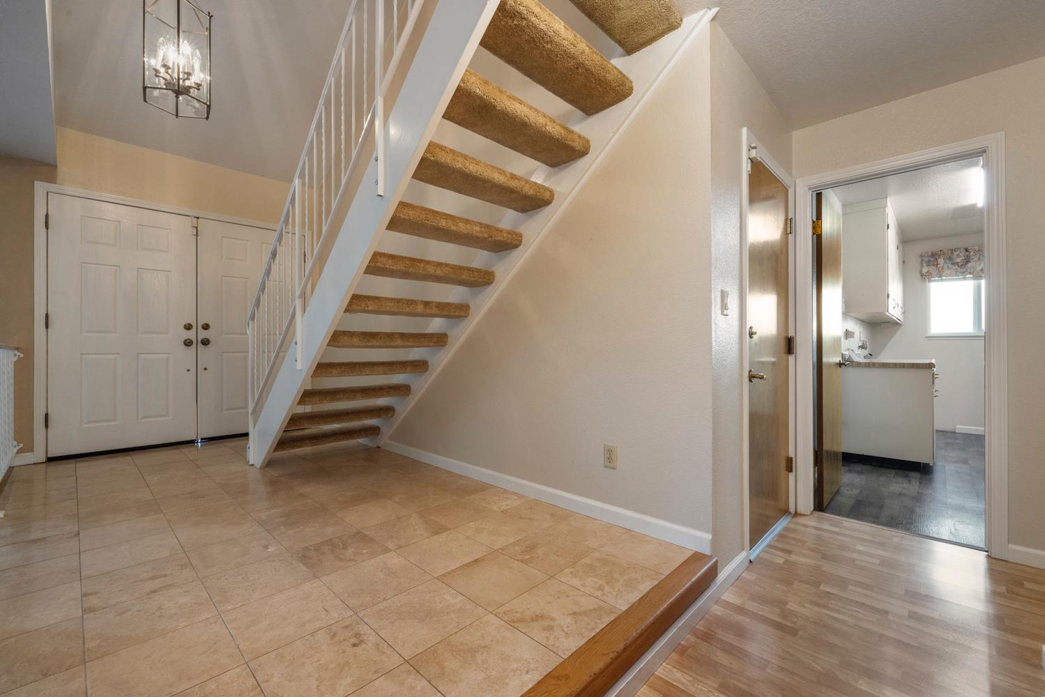 1625 Fernandes St, Modesto, CA 95355