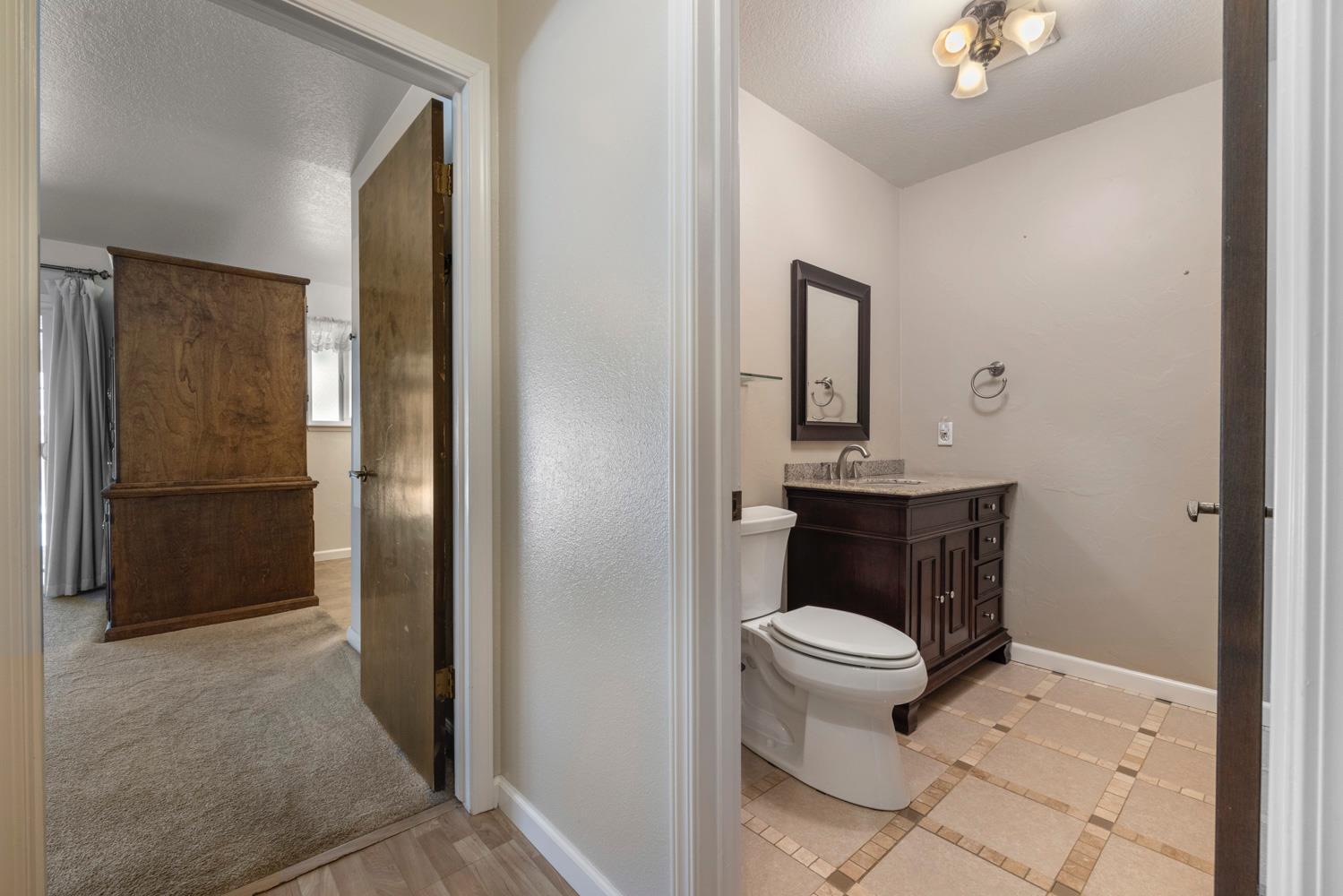 1625 Fernandes St, Modesto, CA 95355