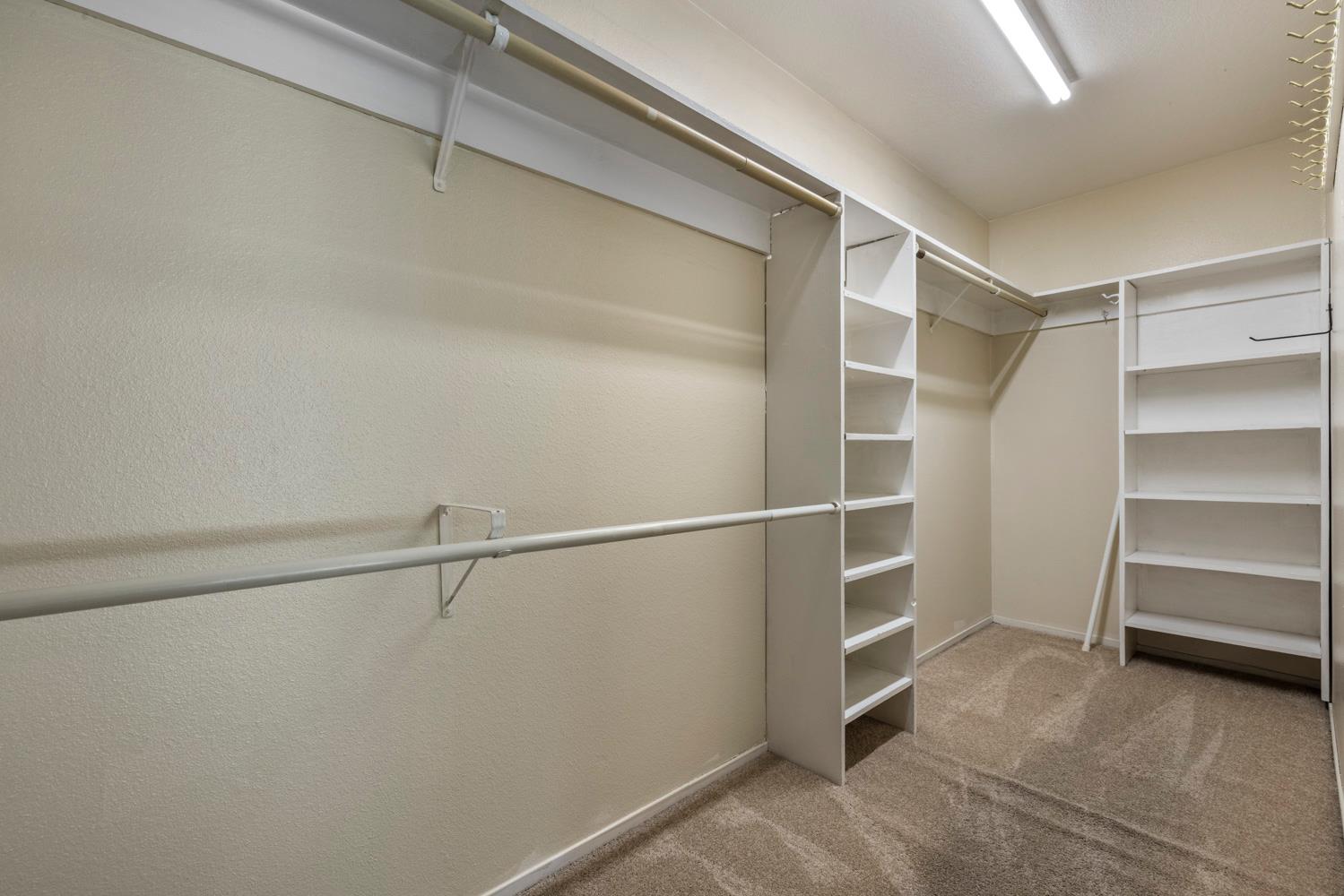 1625 Fernandes St, Modesto, CA 95355