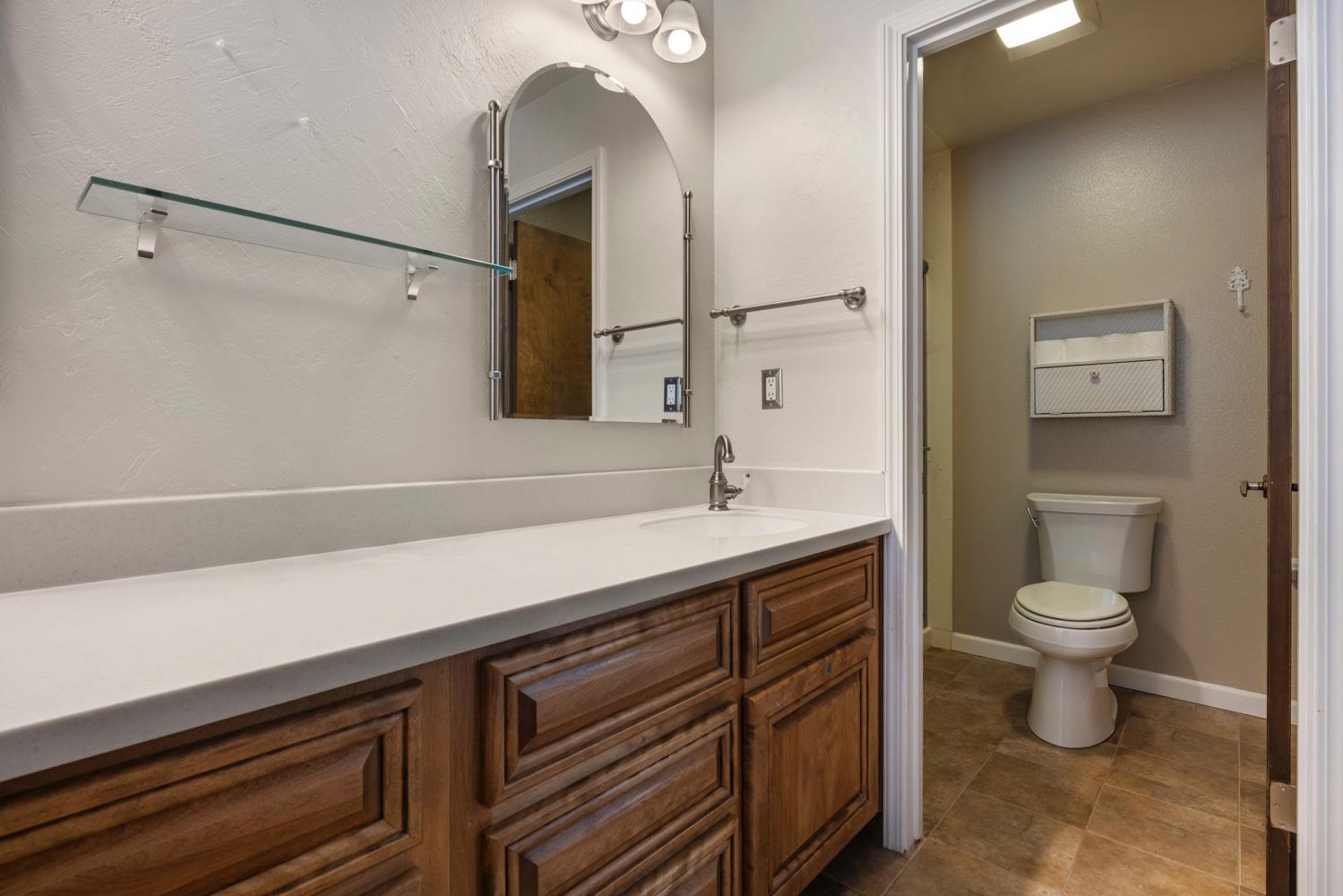 1625 Fernandes St, Modesto, CA 95355