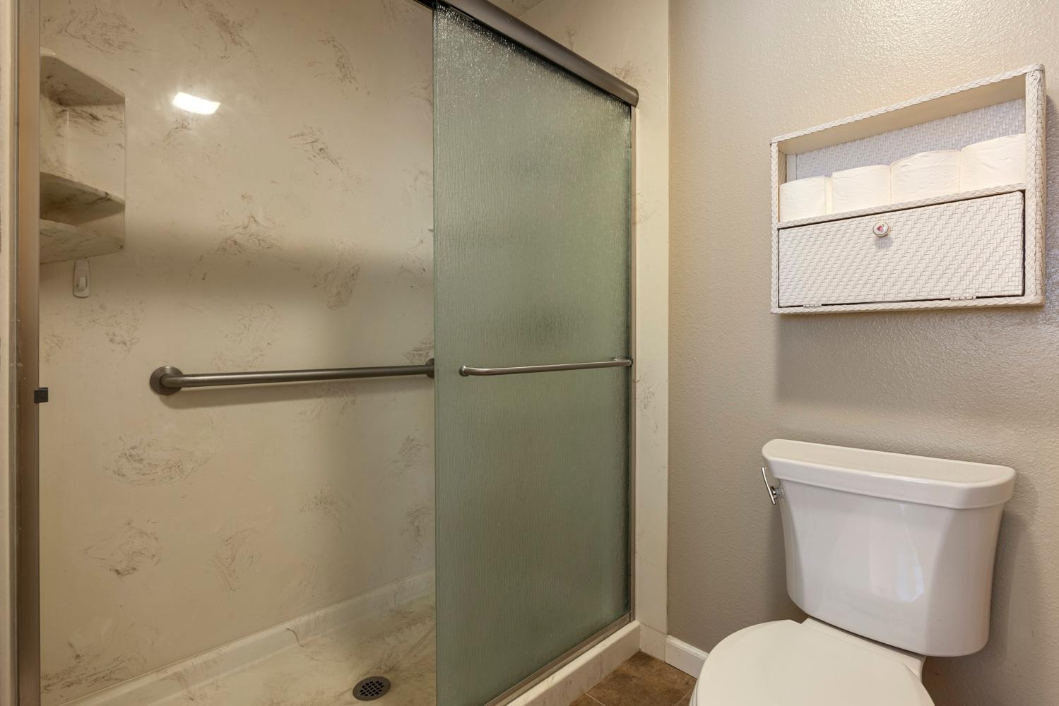 1625 Fernandes St, Modesto, CA 95355