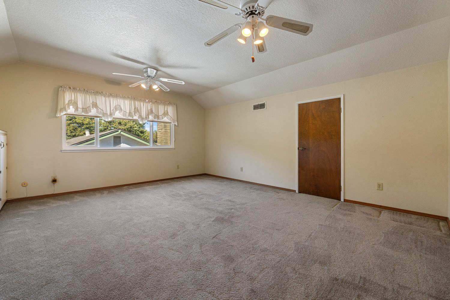 1625 Fernandes St, Modesto, CA 95355