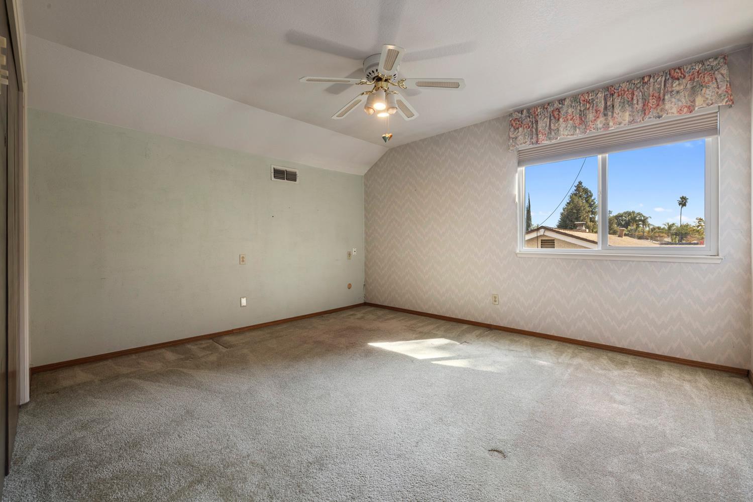 1625 Fernandes St, Modesto, CA 95355