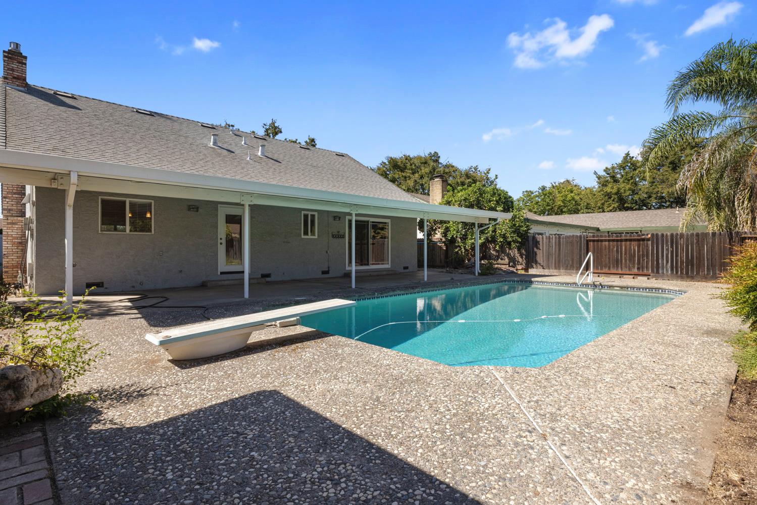 1625 Fernandes St, Modesto, CA 95355