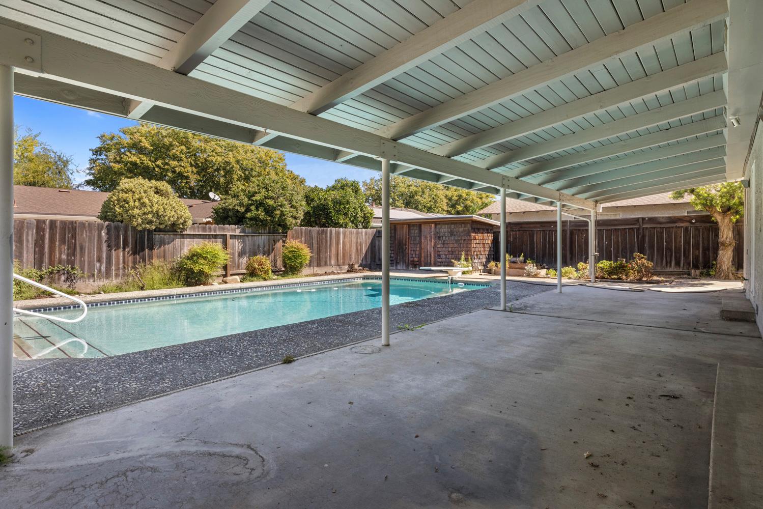 1625 Fernandes St, Modesto, CA 95355