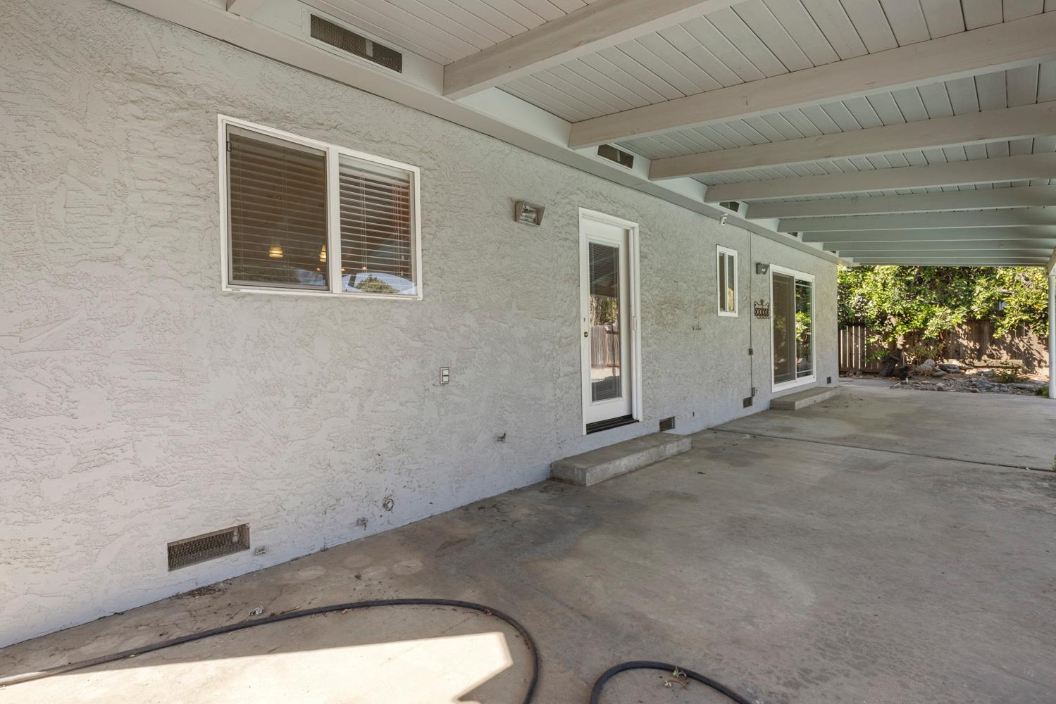 1625 Fernandes St, Modesto, CA 95355