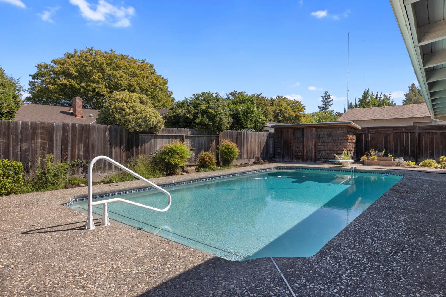 1625 Fernandes St, Modesto, CA 95355