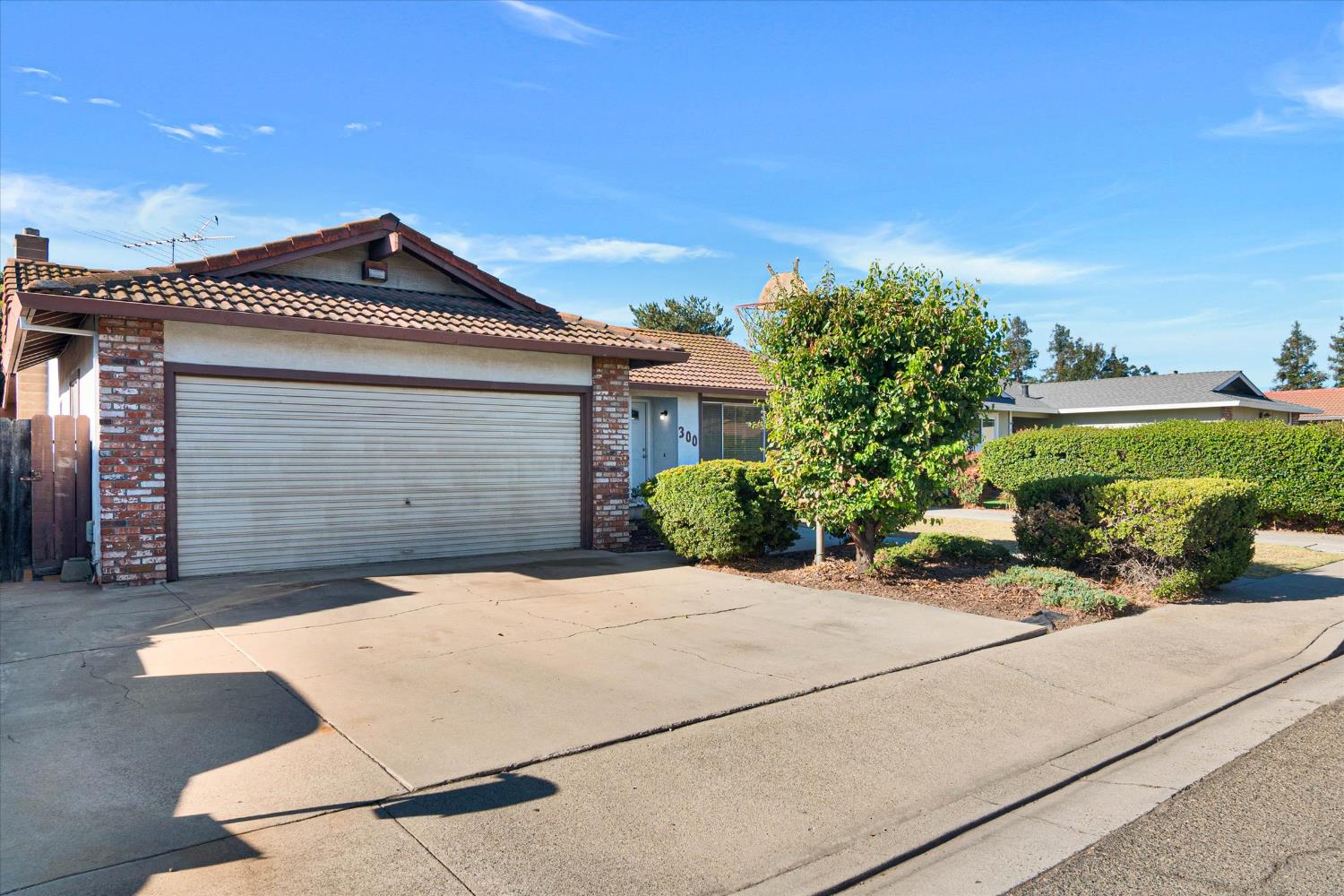 300 Brian Ln, Turlock, CA 95382