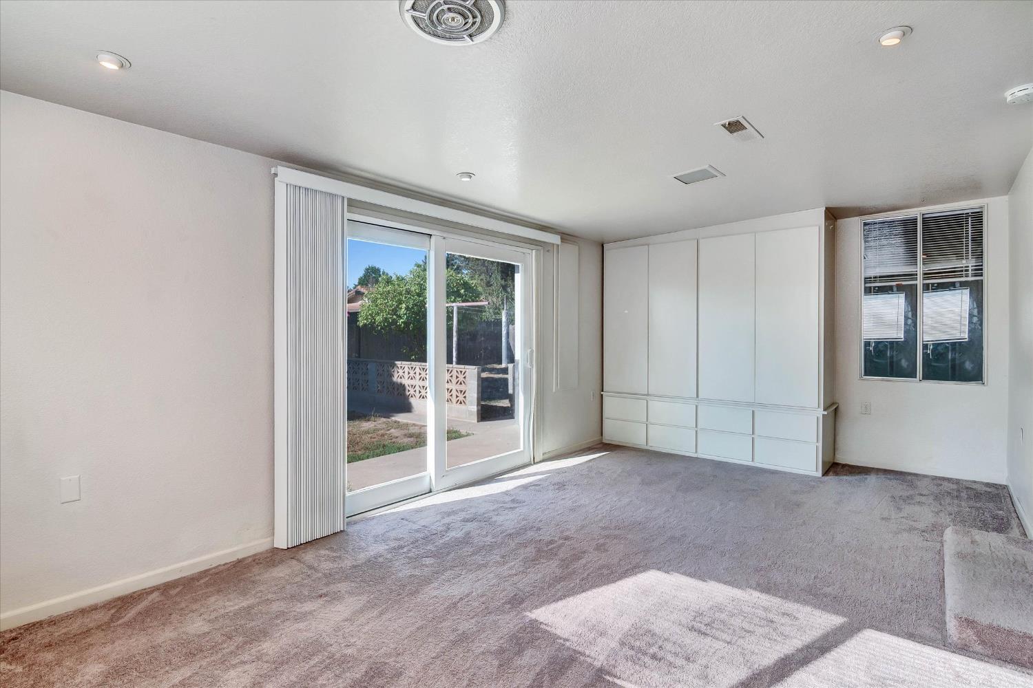 300 Brian Ln, Turlock, CA 95382