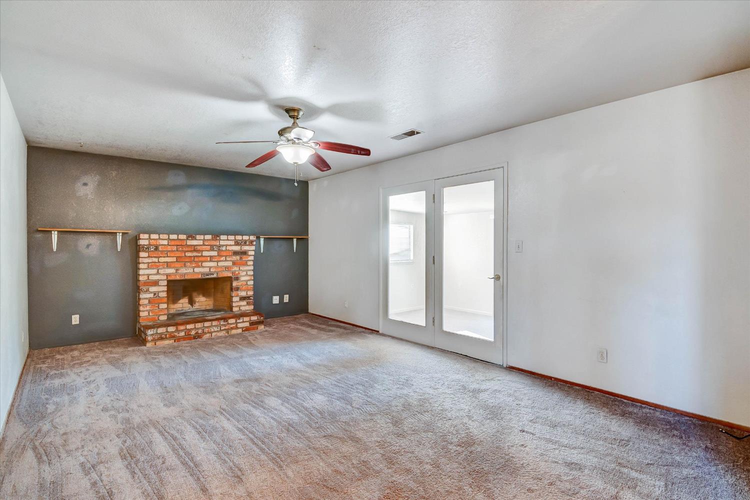 300 Brian Ln, Turlock, CA 95382