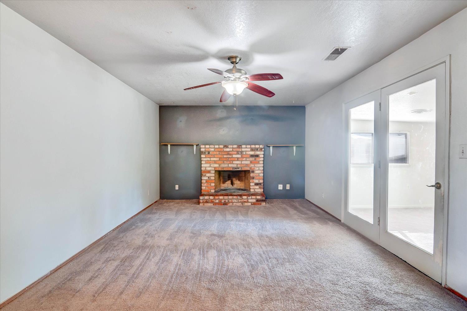 300 Brian Ln, Turlock, CA 95382