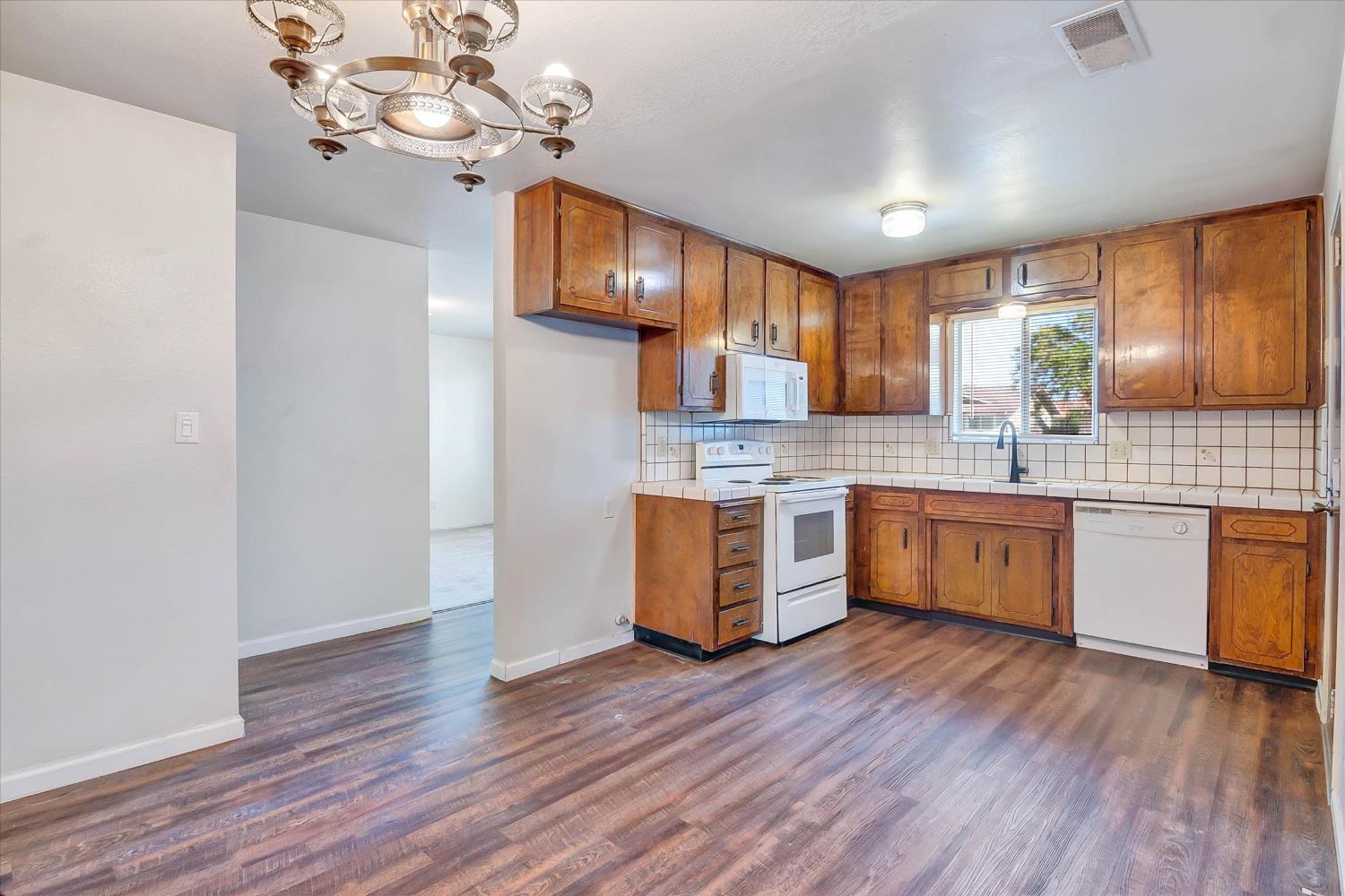 300 Brian Ln, Turlock, CA 95382