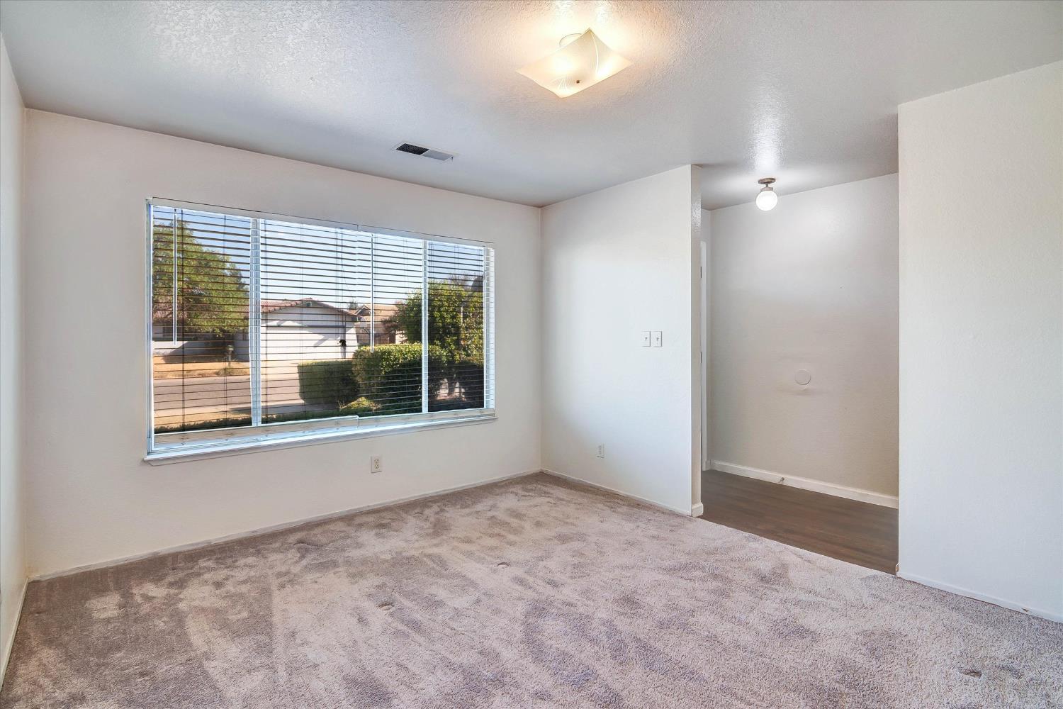 300 Brian Ln, Turlock, CA 95382