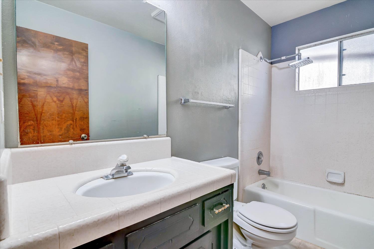 300 Brian Ln, Turlock, CA 95382