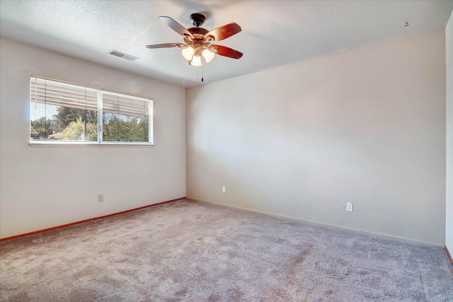 300 Brian Ln, Turlock, CA 95382