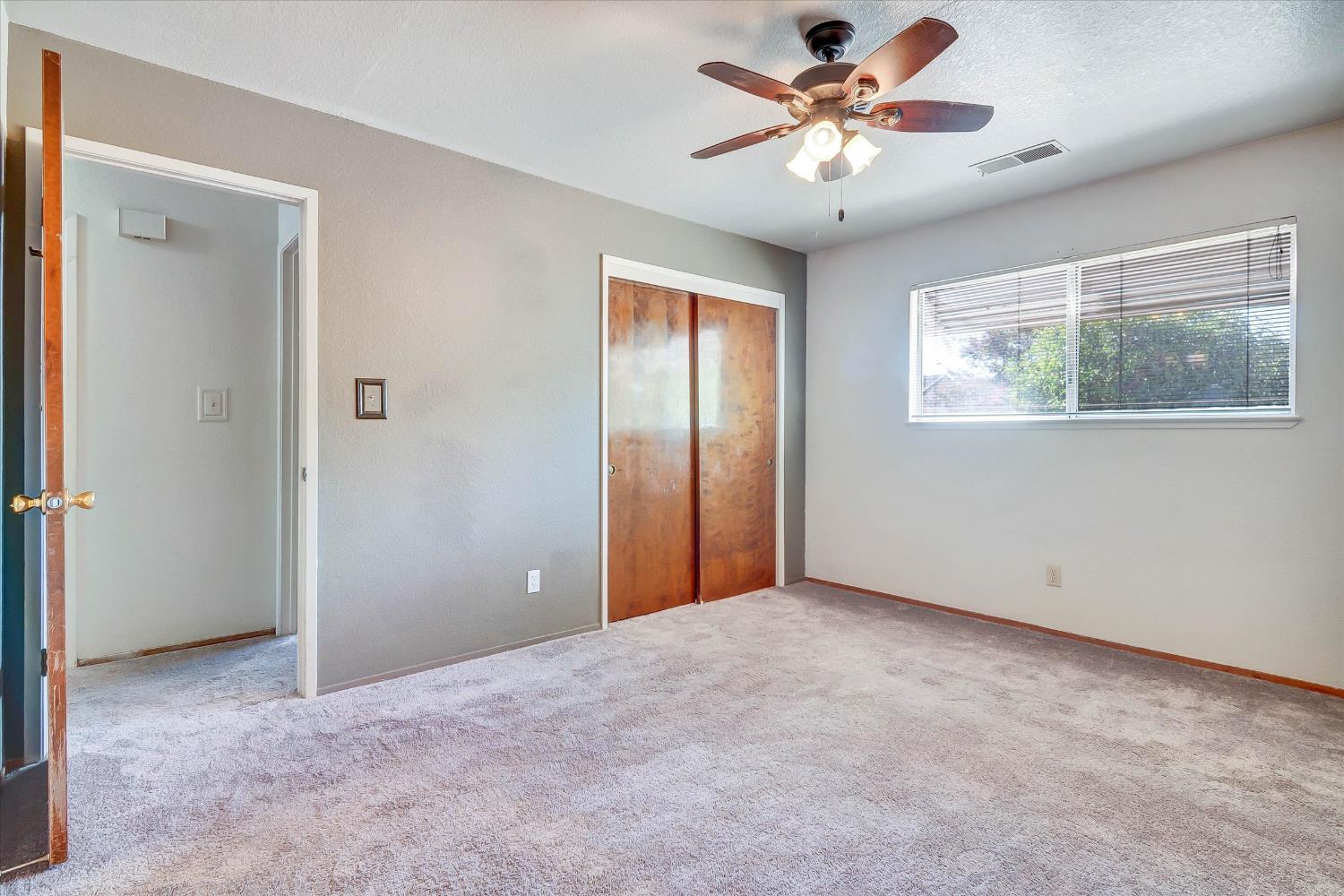 300 Brian Ln, Turlock, CA 95382