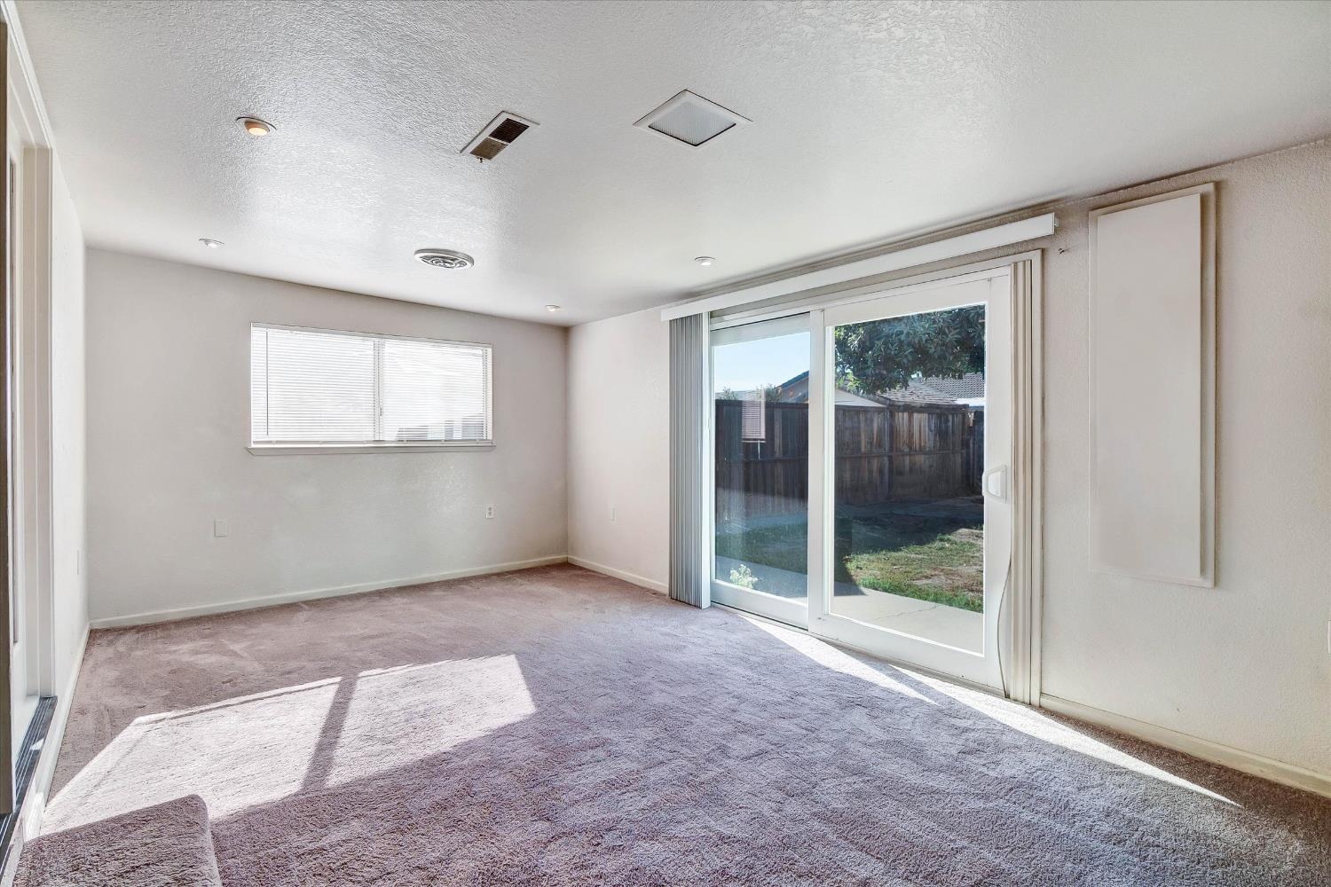 300 Brian Ln, Turlock, CA 95382