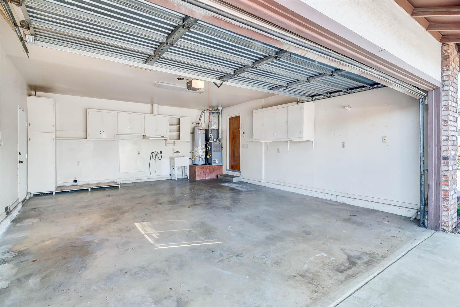 300 Brian Ln, Turlock, CA 95382