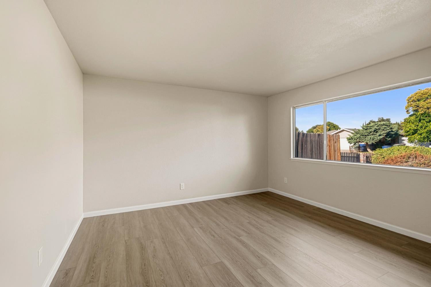 Open Photo
