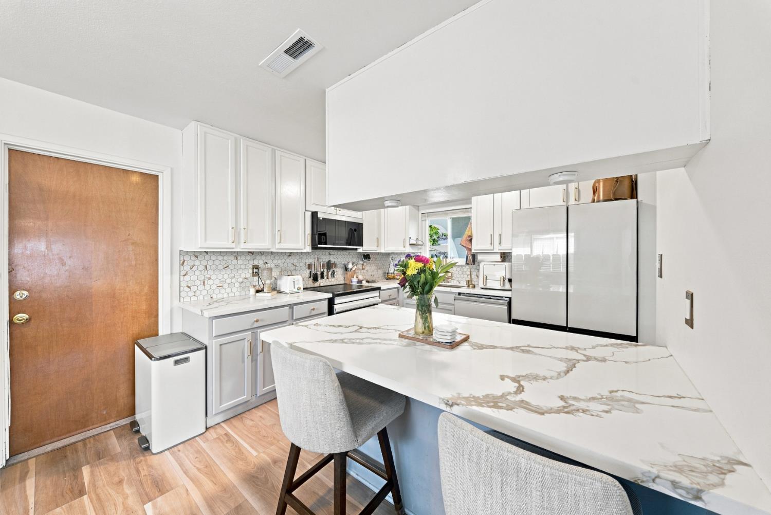 2736 Magnolia St, Ceres, CA 95307