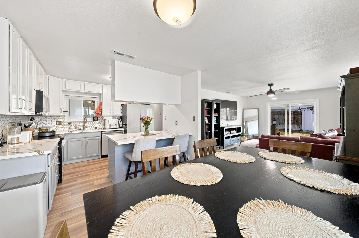 2736 Magnolia St, Ceres, CA 95307