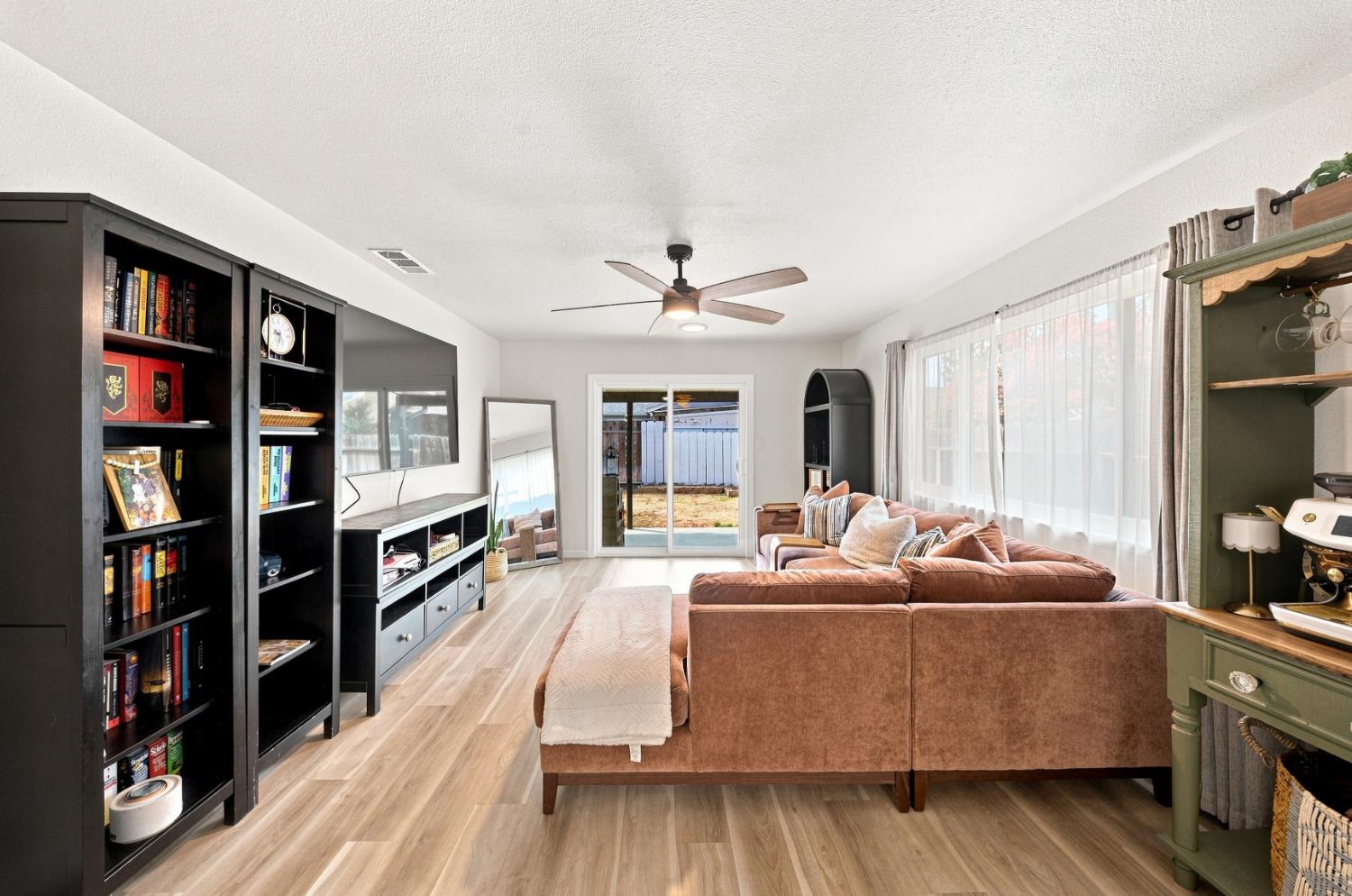2736 Magnolia St, Ceres, CA 95307