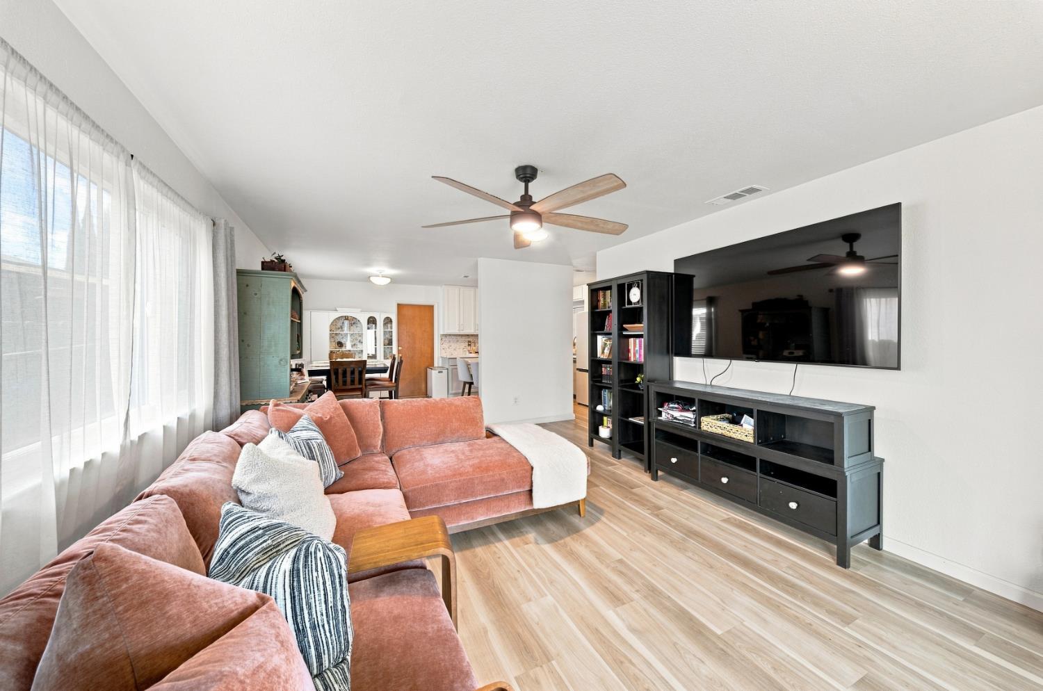 2736 Magnolia St, Ceres, CA 95307