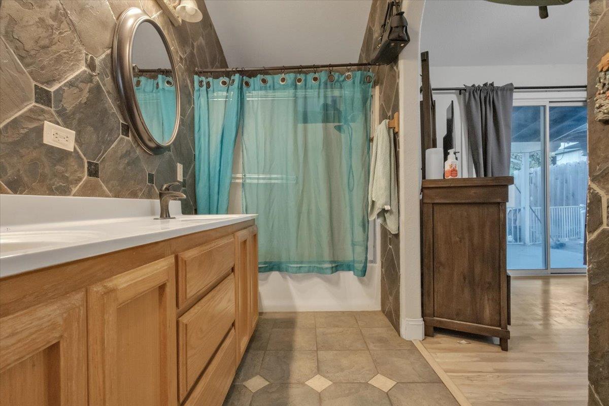 6362 Rock Creek Rd, Riverbank, CA 95367